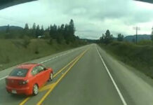 紅色 Mazda 私家車在卑詩 Highway 1 行駛的行車紀錄儀畫面