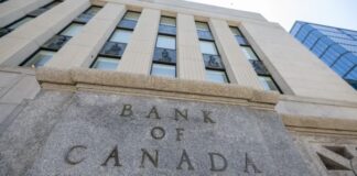 渥太華加拿大央行總部外的 Bank of Canada 標誌。