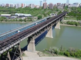 愛民頓 High Level Bridge 橋面與北沙斯卡其萬河景觀