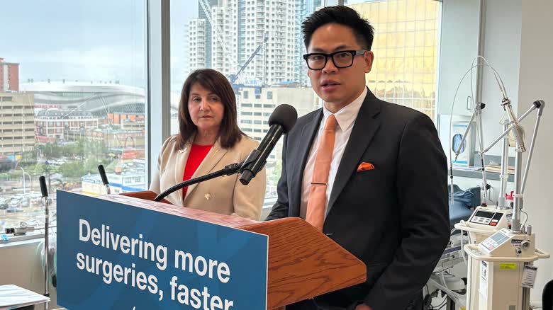 眼科醫生 Henry Fung 談及雙軌執業下可增加手術服務時段。