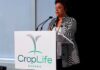 聯邦衛生部長 Marjorie Michel 出席 CropLife Canada 活動的 Facebook 圖片。