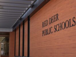 Red Deer Public Schools 辦公大樓外觀。