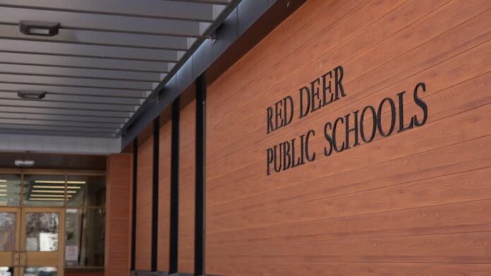 Red Deer Public Schools 辦公大樓外觀。