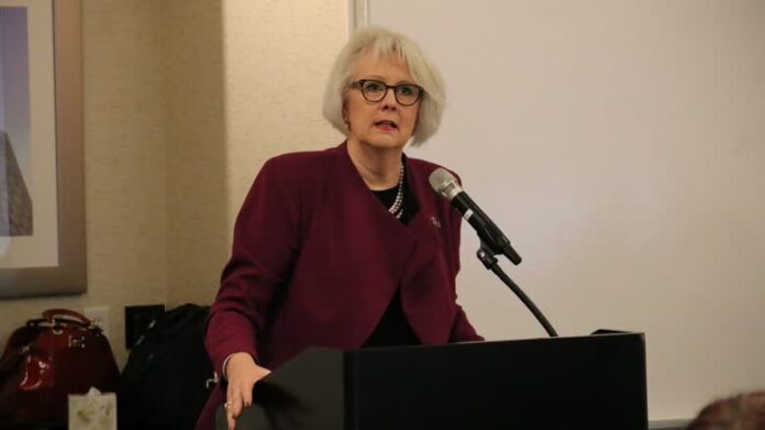 前 Sturgeon Public School Division 總監 Mary Lynne Campbell 檔案照。