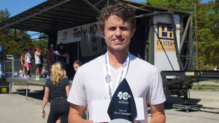 Andrew Davies 在聖約翰斯 Tely 10 奪得男子組冠軍。