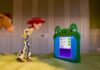 《Toy Story 5》中 Jessie 與 Bullseye 面對平板角色 Lilypad。