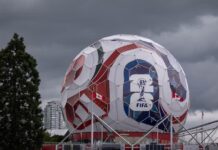 Sports Illustrated評溫哥華為世界盃最佳主辦城市 多倫多亦打入前三 溫哥華Science World外牆包上世界盃足球圖案裝置。