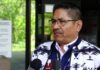 Sturgeon Lake Cree Nation 酋長 Sheldon Sunshine 在法庭外接受傳媒訪問。