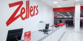 Zellers 店內貨架與收銀區陳列玩具及零食商品