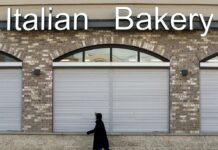 愛民頓華埠前Italian Bakery舊址拍賣 開標99萬料成市中心重建焦點 愛民頓華埠前 Italian Bakery 舊址外觀