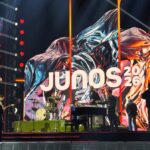 Arkells 與 Grouplove 在 Hamilton 的 Juno Awards 舞台演出。