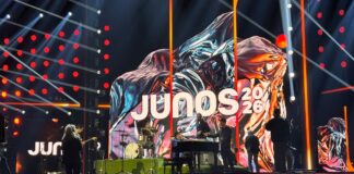 Arkells 與 Grouplove 在 Hamilton 的 Juno Awards 舞台演出。