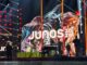 Arkells 與 Grouplove 在 Hamilton 的 Juno Awards 舞台演出。