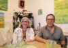 Regina 藝術家 Heather Cline 與 David Stanchuk 在工作室合照。