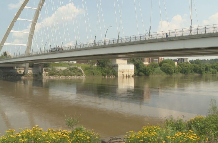 愛民頓 North Saskatchewan River 河面