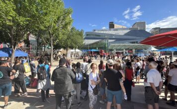 愛民頓國際街頭藝人節在 Churchill Square 開幕