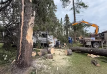 亞省Clearwater County遭龍捲風吹襲 多幢房屋建築受損暫未報傷亡 Clearwater County 龍捲風後現場災損