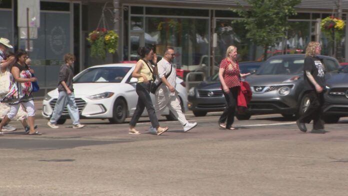 Whyte Avenue scramble crosswalk 現場圖片