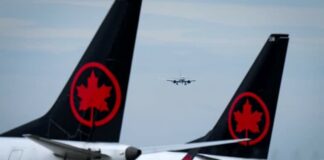 停泊中的Air Canada客機，配合航空業勞資協議消息。