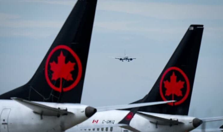 停泊中的Air Canada客機，配合航空業勞資協議消息。