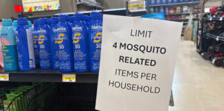 Saskatoon店內的驅蚊噴霧產品。