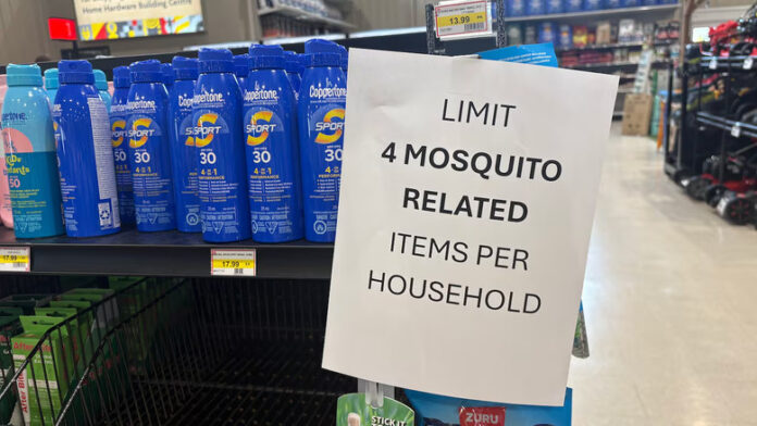 Saskatoon店內的驅蚊噴霧產品。