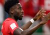 加拿大球員 Alphonso Davies 在加拿大對摩洛哥的 FIFA 世界盃賽事中作賽