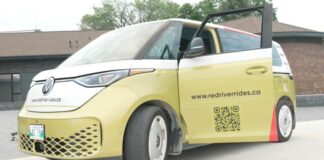 Red River Rides 車隊中的 Volkswagen ID Buzz 電動車。