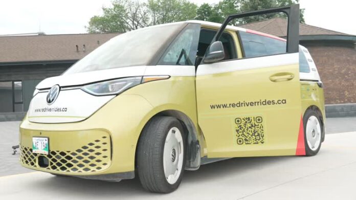 Red River Rides 車隊中的 Volkswagen ID Buzz 電動車。