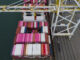 貨櫃船及港口貨運設施。