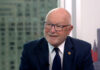 美國駐加拿大大使 Pete Hoekstra 接受訪問畫面，配合亞省分離派相關報道。