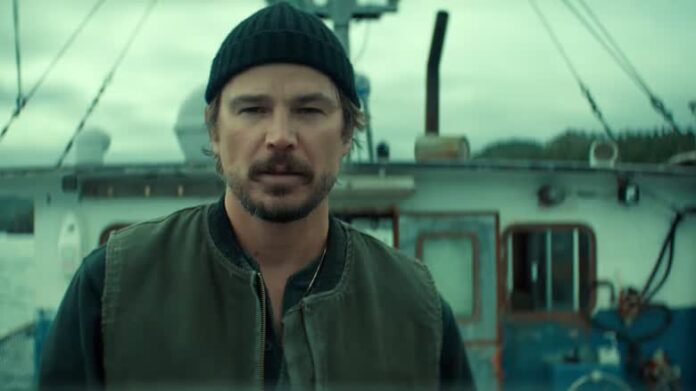 Josh Hartnett 在 Netflix 新劇《Below》中飾演紐芬蘭小鎮漁夫 Calvin Penney。