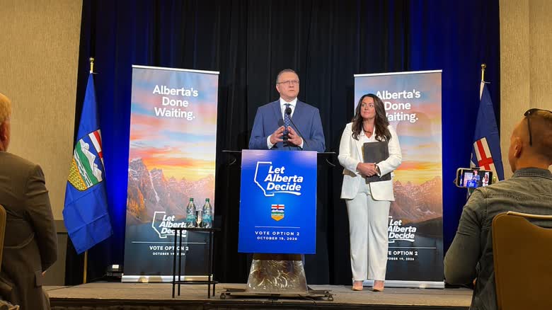 Let Alberta Decide 於卡加利公布行動的現場照片。