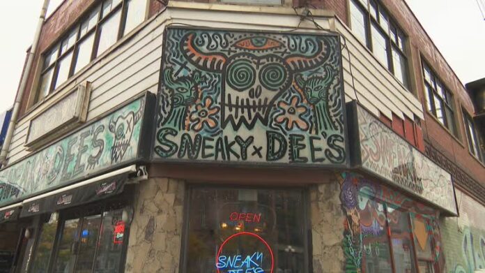 多倫多 Sneaky Dee's 所在物業重建計劃撤回後，酒吧暫時得以保留。