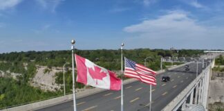安省與紐約州之間的 Lewiston-Queenston Bridge 國際關口車流。