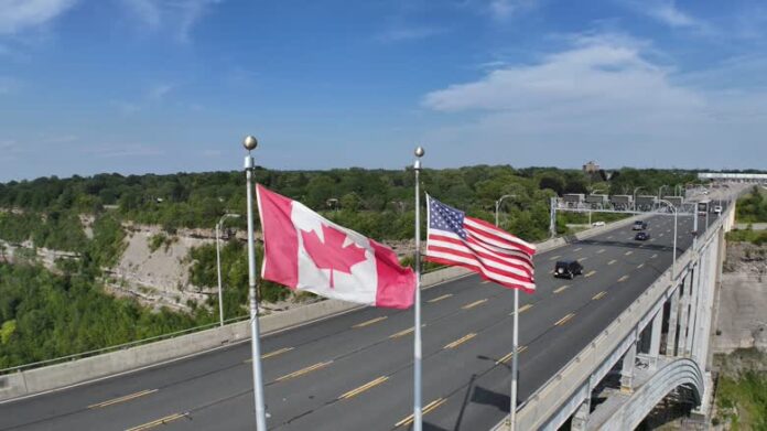 安省與紐約州之間的 Lewiston-Queenston Bridge 國際關口車流。