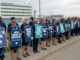 WestJet空服員在卡加利總部外集會。