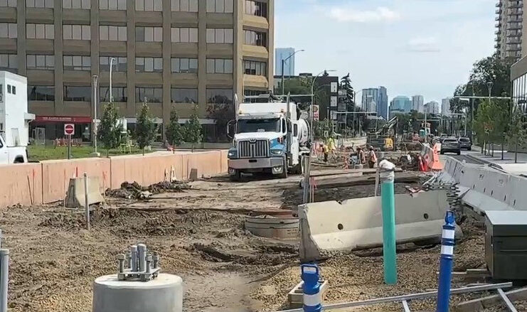 愛民頓124 Street商戶稱工程重疊 通行受阻影響客流