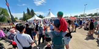 愛民頓 Heritage Festival 在 Hawrelak Park 的活動場面