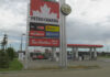 愛民頓一個 Petro-Canada 油站的油價牌。