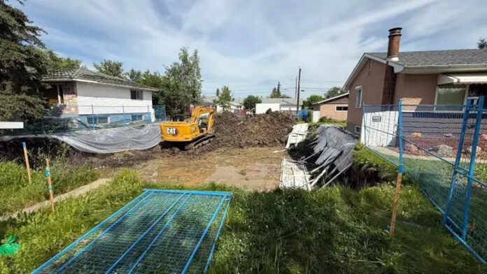 愛民頓暴雨後infill工地沖蝕 鄰近住戶促檢視施工安全 愛民頓暴雨後infill工地沖蝕 鄰近住戶促檢視施工安全