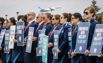 WestJet機艙服務員通過三年新合約　結束夏季勞資爭議