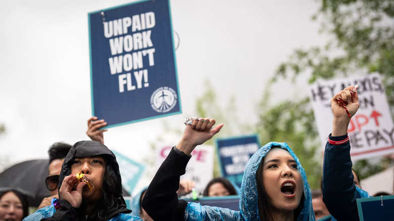 WestJet空中服務員在溫哥華國際機場罷工
