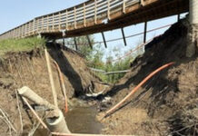 Horseshoe Creek 道路沖毀後　重建責任各方說法不一