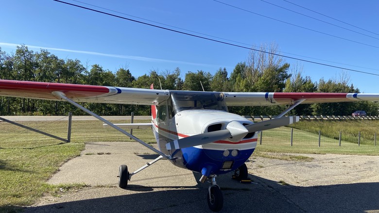 一架 Cessna 172 小型飛機。