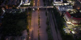 暴雨後 Don Valley Parkway 水浸情況