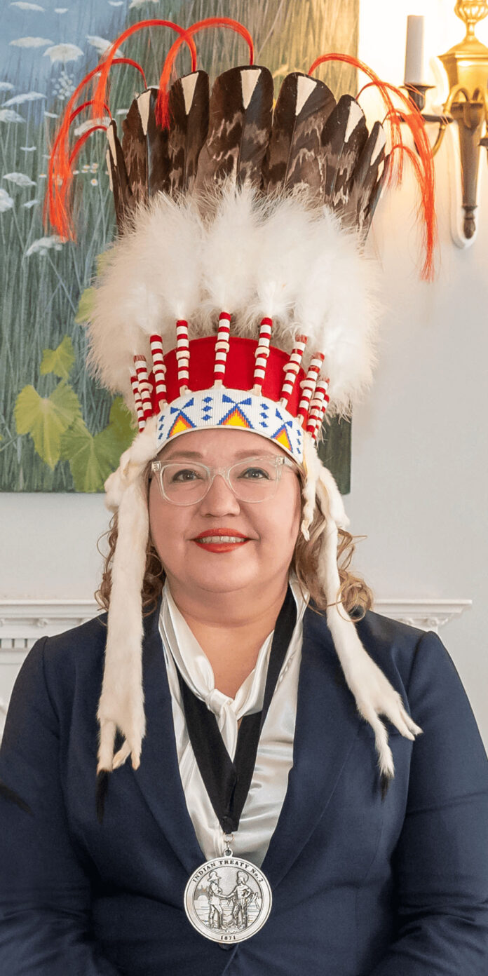 原住民族大會全國領袖Cindy Woodhouse Nepinak官方肖像。圖片來源：Assembly of First Nations。