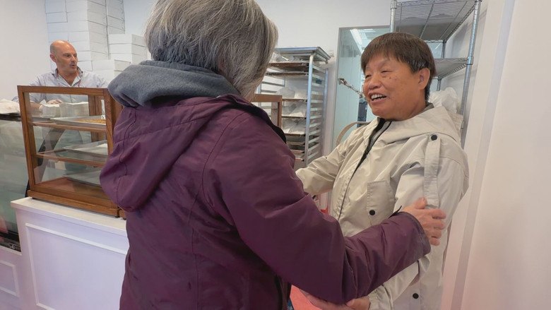 Hazeldean Bakery前東主Lucy Lu與顧客