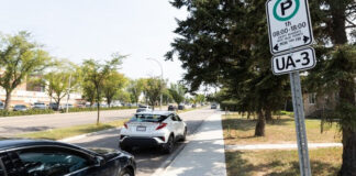 Belgravia社區University Avenue於2022年的泊車規例告示資料圖片