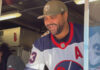 圖片來源：Rudi Pawlychyn/CBC。Winnipeg Jets legend Dustin Byfuglien handed out coffee on Sunday afternoon at the 2026 Heritage Classic fan festival hours before puck drop between the Winnipeg Jets and Montreal Canadiens.